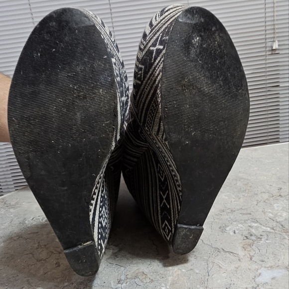 Madden Girl by Steve Madden navy & grey wedges Sz 7.5 - Picture 5 of 8